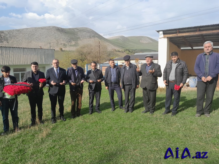 Gədəbəydə Şəhid məzarı ziyarət edilib