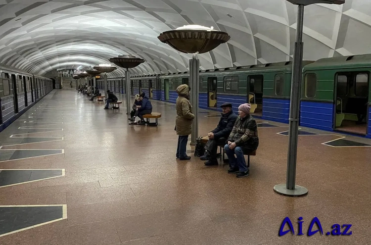 Kiyev metrosunda elektrik enerjisi kəsilib