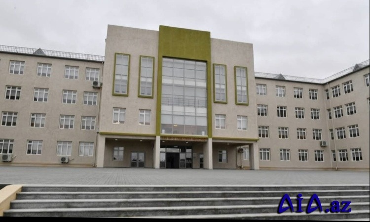 Binəqədi rayonu 335 nömrəli tam orta məktəbin kollektivini təbrik edirik!