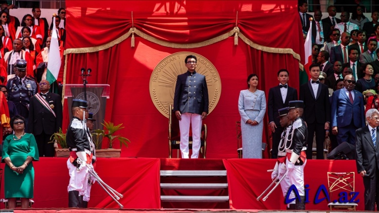 Madaqaskar prezidenti Rajoelina Fransanın hərbi təyyarəsi ilə ölkəni tərk edib