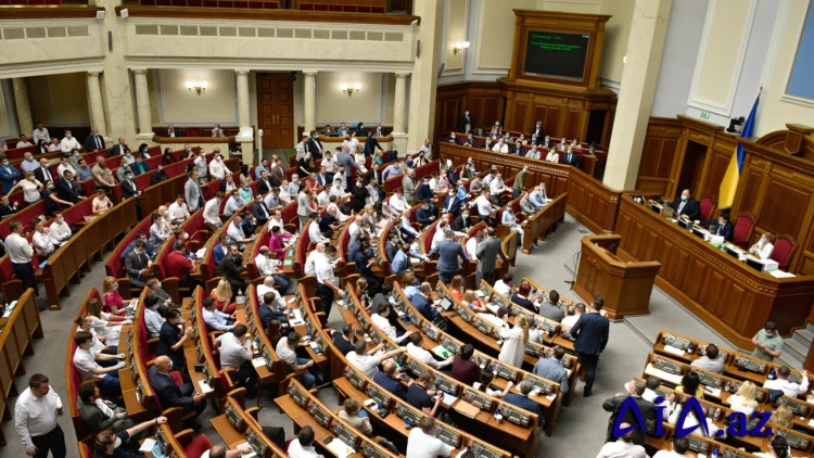 Rada Zelenskinin ofisində təmizləmələrə çağırış edib