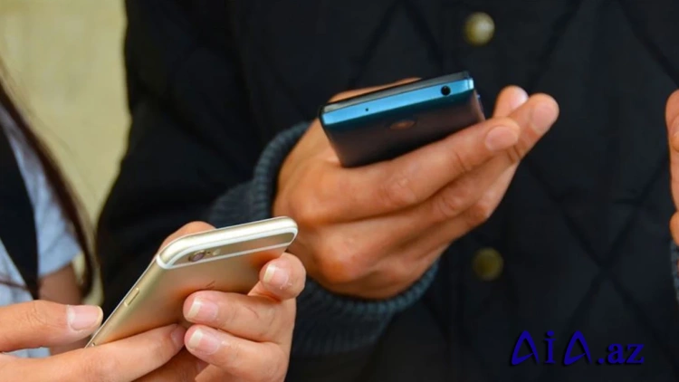 Həmin ölkədən təcili qərar: Orta məktəblərdə mobil telefonlar qadağandır