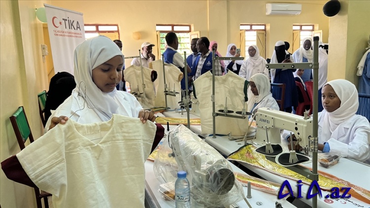 TİKA Sudanda bir liseydə tikiş təlimi emalatxanası açdı