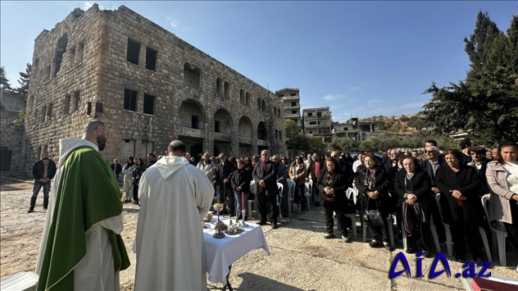 Suriyanın İdlib əyalətində xristian ailələr 14 ildən sonra ilk dəfə kənd kilsələrində ibadət ediblər