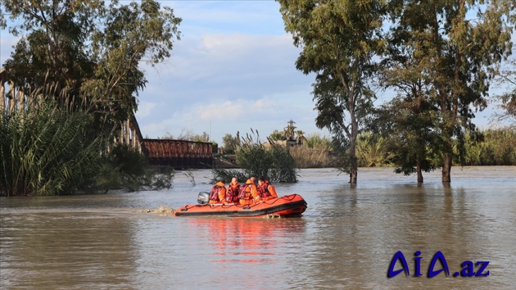 Albaniyada daşqınlardan zərər çəkənlər təxliyə edildi