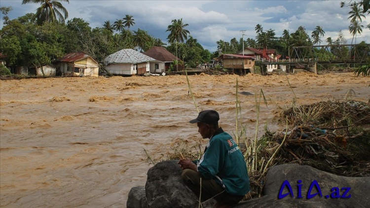 İndoneziyada şiddətli yağışların yaratdığı fəlakətlər nəticəsində ölənlərin sayı 174-ə çatıb