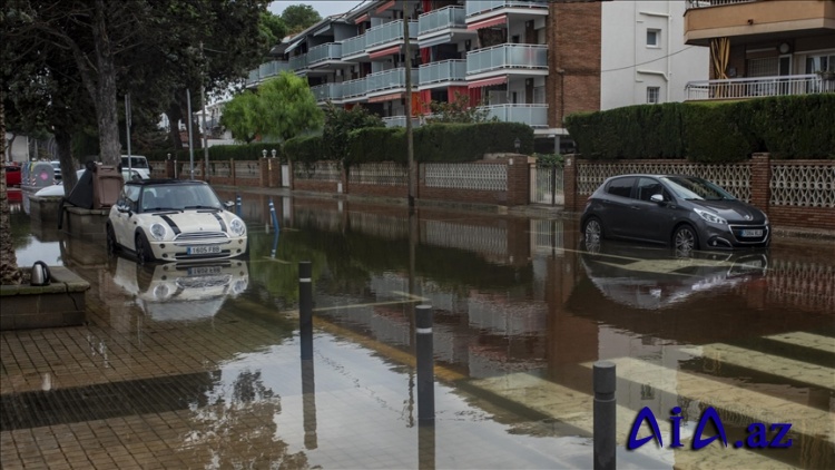 İspaniyada güclü yağışlar həyatı alt-üst etdi