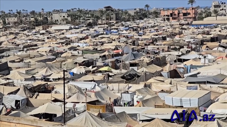 Qəzzada müvəqqəti çadırlarda yaşayan minlərlə ailə yaxınlaşan qışdan necə sağ çıxacaqlarını düşünür