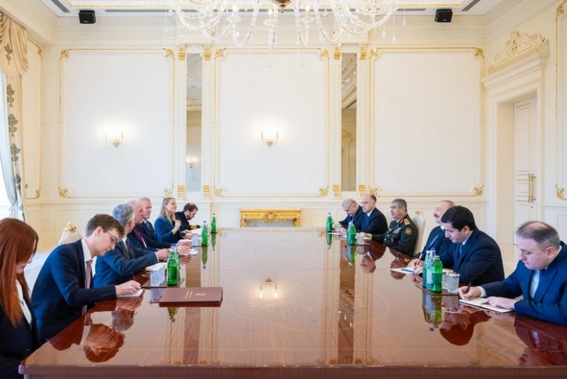 İlham Əliyev Birləşmiş Krallığın müdafiə üzrə dövlət nazirini qəbul edib -