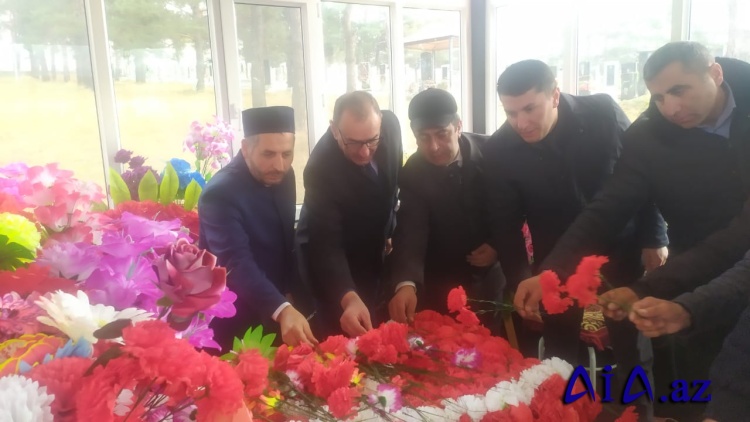 Gədəbəydə Şəhid məzarı ziyarət edilib