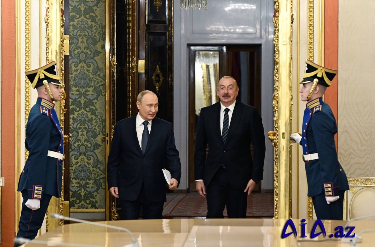 Putin İlham Əliyevi