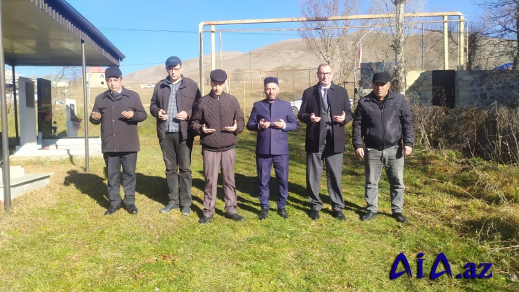 Gədəbəydə Şəhid Əlizadə Şamxal Əvəz oğlunun  beşinci ildönümu münasibətilə  məzarı ziyarət edilib
