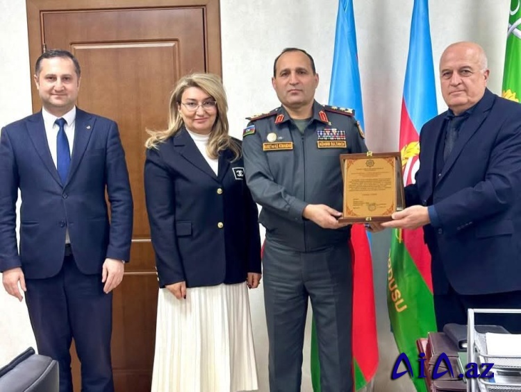 Müdafiə Nazirliyi Birləşmiş Həmkarlar İttifaqı Komitəsi hərbiçilləri təbrik edib