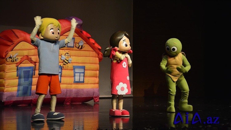 Niloyanın 200 məzmunu işarət dilinə tərcümə edilib