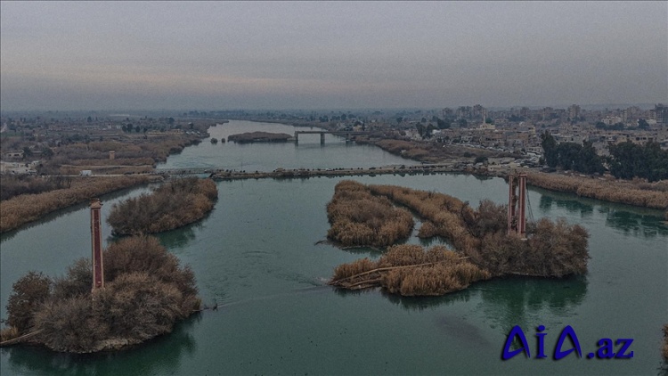 Suriyanın Deyr əz-Zor əyalətində 15 ildir hədəfə alınan körpülər normal həyatını çətinləşdirib