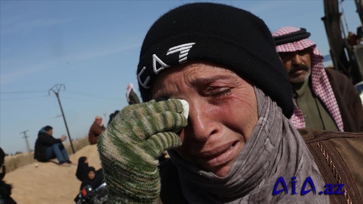 Suriyalı ailələr YPG/SDG-dən azad edilən Aktan həbsxanasının qarşısında yaxınlarını axtarırlar