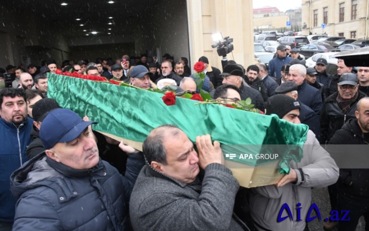 Fəzail Ağamalı dəfn edildi -