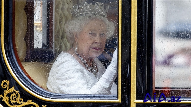 Kraliça Elizabetin Epşteyn qurbanına susma pulu verdiyi iddia edilir