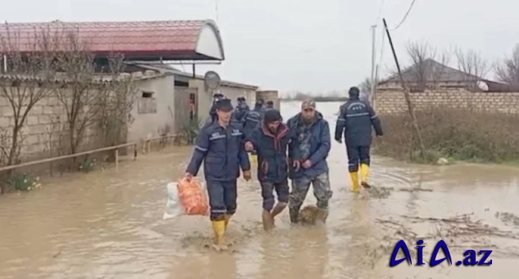 Xaçmazda intensiv yağışlar nəticəsində evlərə su dolub, 22 nəfər təxliyə edilib
