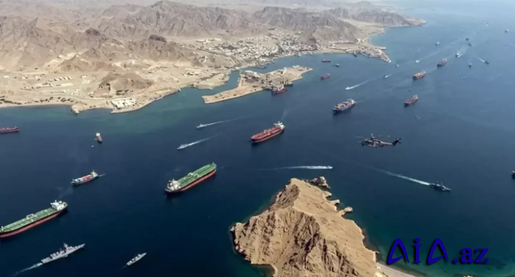 İrandan Pakistana icazə: 20 gəmi boğazdan keçəcək