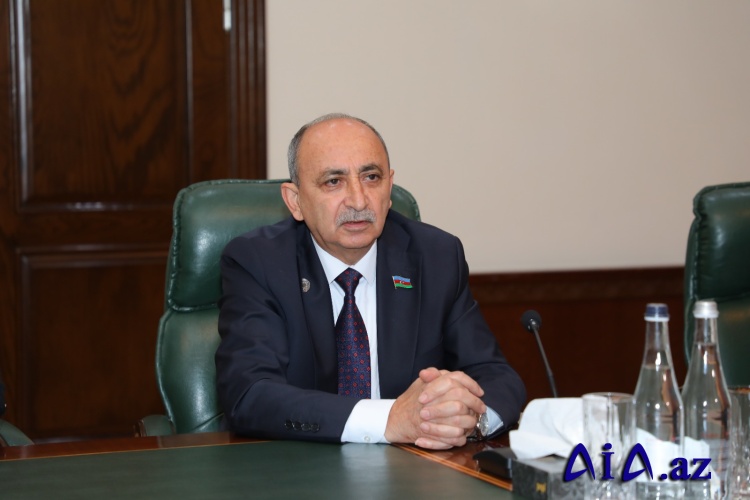 Azərbaycan qadını milli mənəviyyatın və gələcəyin qurucusudur