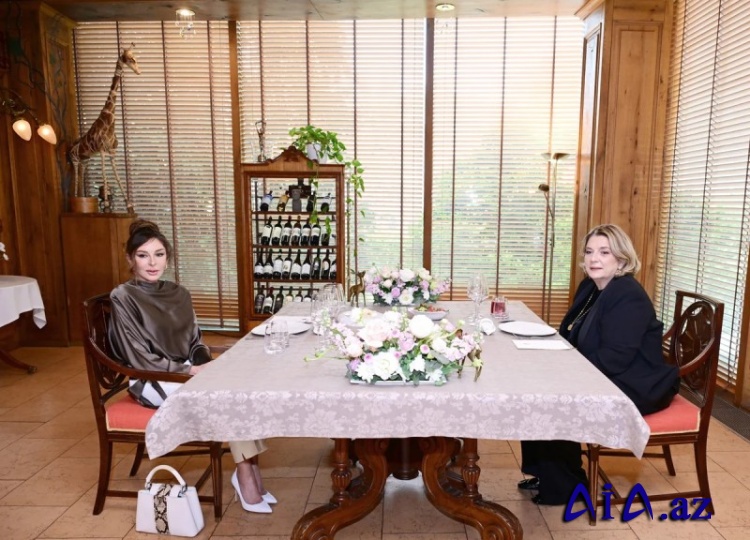 Tbilisidə Mehriban Əliyevanın şərəfinə lanç verilib