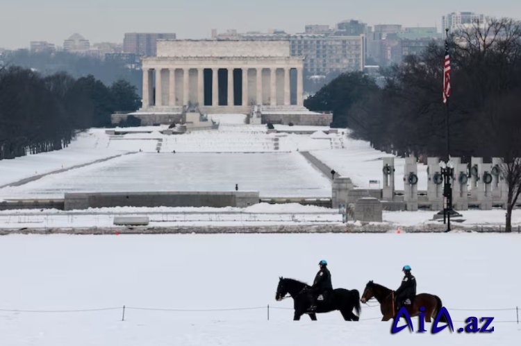 Hakim Trampın Milli Mall yaxınlığında “Müstəqillik Arkı” layihəsini sual altına alıb
