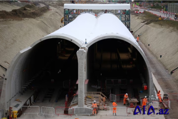 İran müharibəsi Britaniya xidmət sektorunda xərcləri artırır, ümidləri azaldır