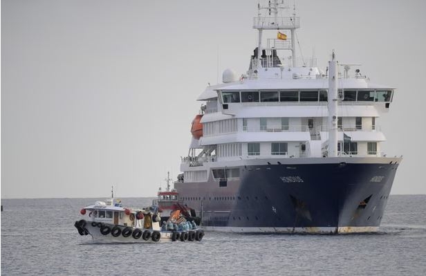 Günün fotosu – Tenerife limanında “Hondius” kruiz gəmisi və hantavirus qorxusu