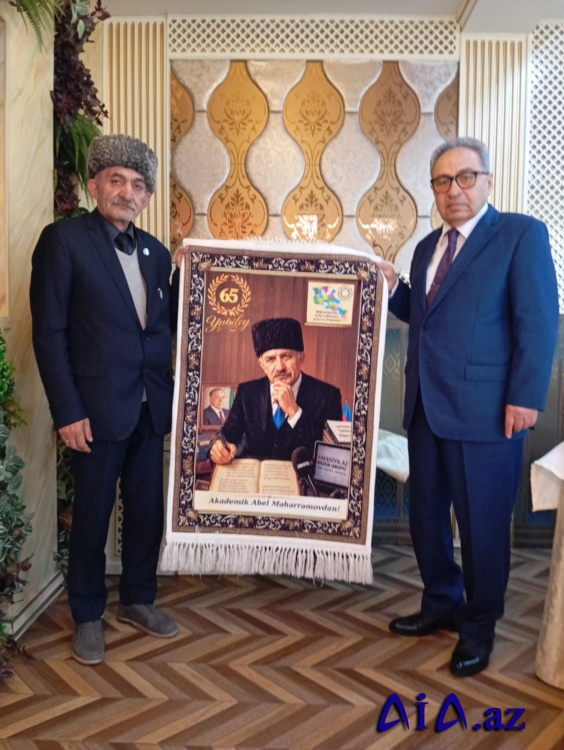 Akademikin şairə ehtiramı: