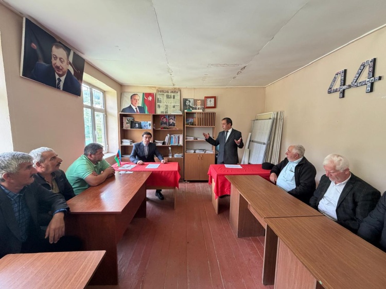 YAP Gədəbəy rayon təşkilatı Çayrəsullu kənd ƏPT-də maarifləndirici görüş keçirildi.