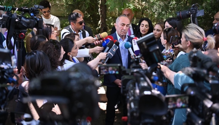 Köçəryandan ŞOK ittihamlar: "Bu ölkədə hamını güdürlər, insanların yatağına belə girirlər"