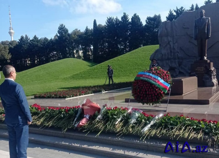 4 İyun 1993 – Azərbaycan xalqının Ulu Öndər Heydər Əliyevlə həmrəyliyi və Qurtuluşa aparan tarixi dönüş