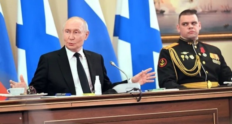Putin Ukraynanın sərhədləri ilə bağlı mübahisəli açıqlamalar verib