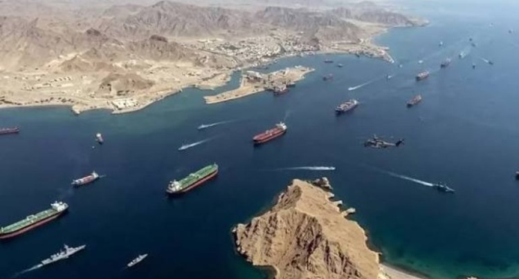İran və Oman Hörmüz boğazında gəmi hərəkətinin bərpasını müzakirə edirlər
