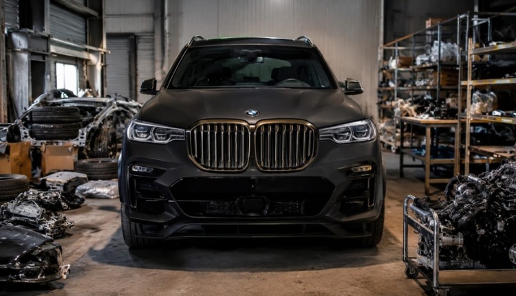 Köhnə qalıqlardan saxta BMW-lər düzəldirlər: od qiymətinə