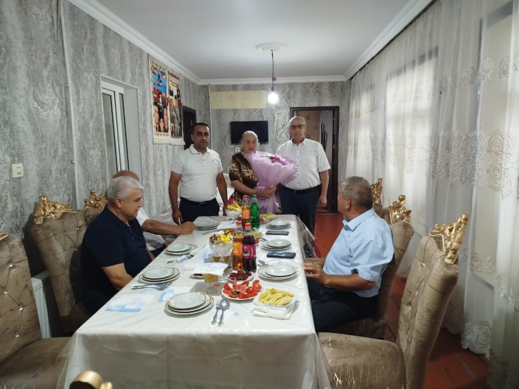 Oğuz rayonunda Birinci Qarabağ Müharibəsi şəhidi Yaşar Şəfiyevin anası, partiya veteranı Mədinə Şəfiyevanın 75 illik yubileyi qeyd olunub