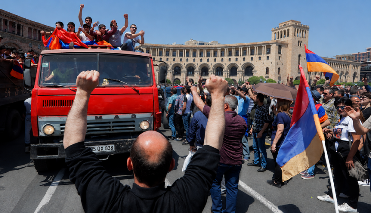 Ermənistanda müxtəlif sosial qrupların etiraz aksiyaları davam edir
