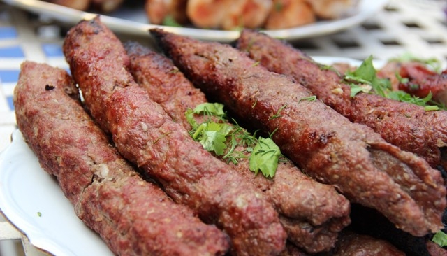 Restoranlarda istifadə olunan ətlərə nəzarət gücləndirilir – Mənşəyi bilinməyən məhsullar necə aşkar edilir?