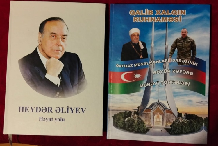 “Qalib Xalqın Ruhnaməsi” – AMEA Mərkəzi Elmi Kitabxanasında Sabir Hüseynov və Pünhan Şükürün yeni kitabları təqdim olunub