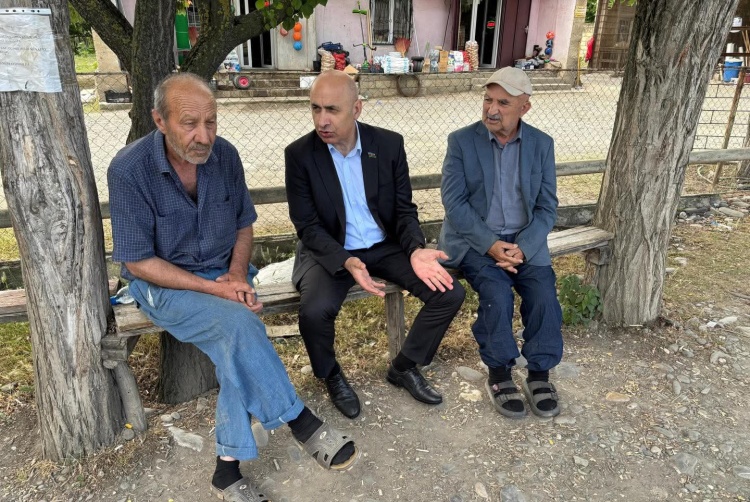Milli Məclisin deputatı  Azər Badamov sakinlərlə növbəti səyyar görüş keçirib
