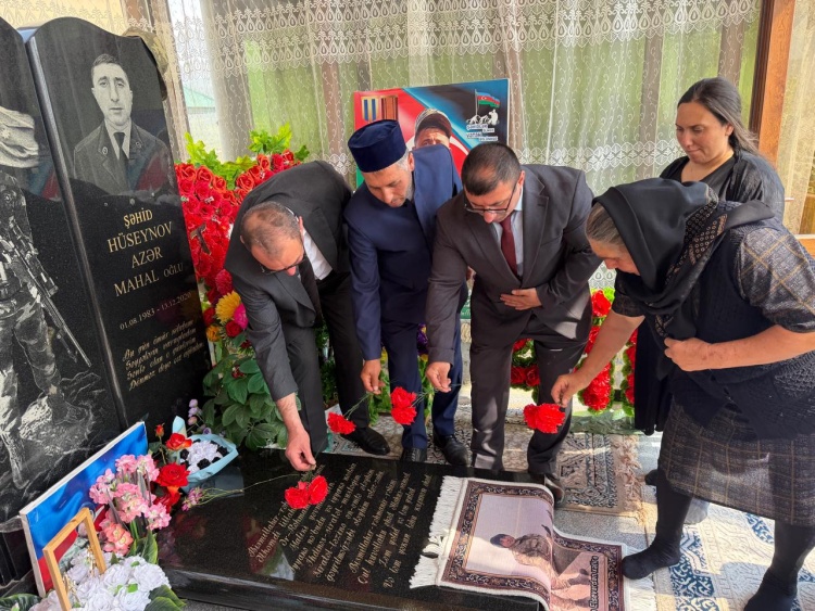 Şəhid Hüseynov Azər Mahal oğlunun doğum günü münasibətilə məzarı ziyarət edilib