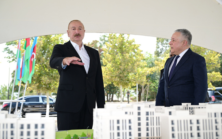 Prezident sosial evlər kompleksinin təməlini qoydu - Fotolar