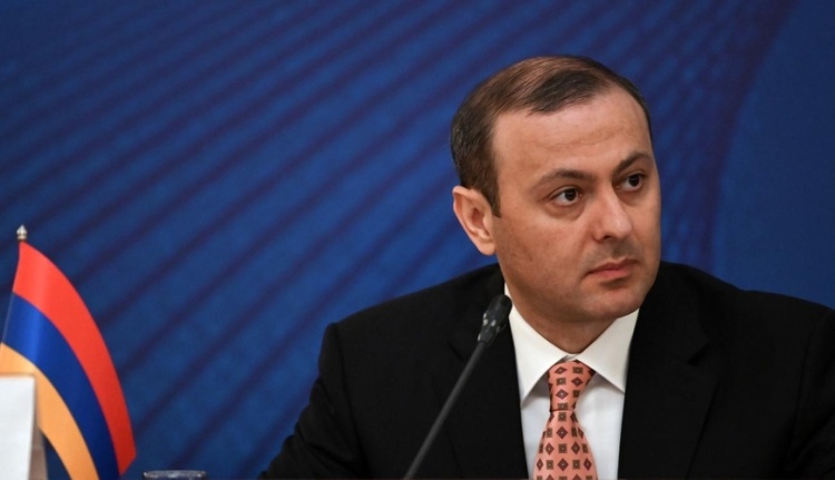 Paşinyanın təklifinə “yox” dedi: Qriqoryan dövlət qulluğundan uzaqlaşır
