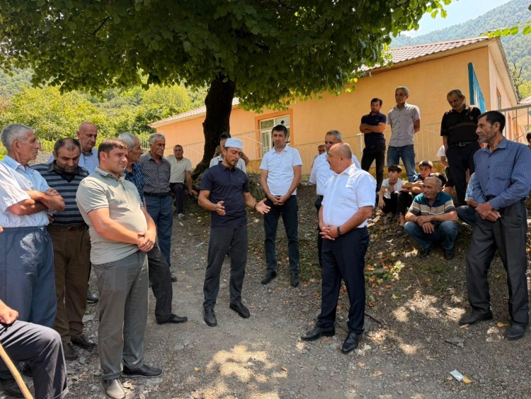 Asif Əsgərov Zaqatala rayonunun  Cimcimax kəndində olub, sakinlərlə görüşərək onları narahat edən məsələləri dinləyib