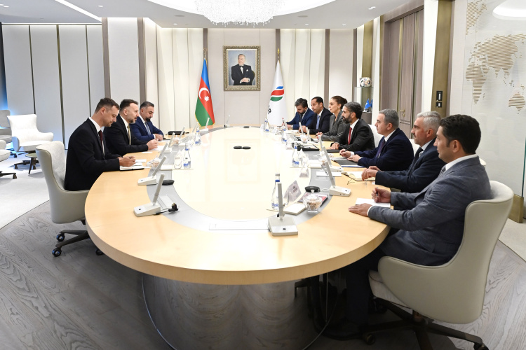 SOCAR-ın prezidenti “Halliburton” şirkətinin Şərq yarımkürəsi üzrə prezidenti ilə görüşüb