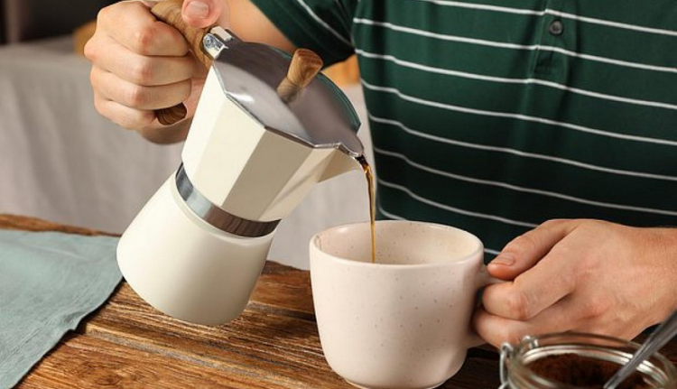 Çay və qəhvə içərkən xərçəngə səbəb olan səhv müəyyən edildi