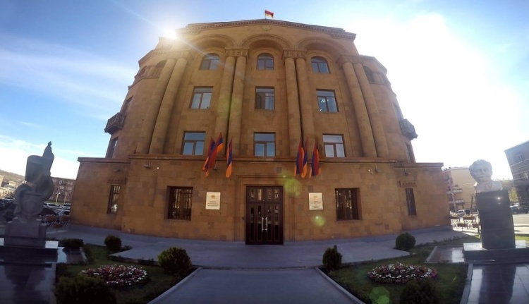 İrəvanda güc strukturları üz-üzə gəldi: Hakimiyyət daxilində yeni çat yaranır?
