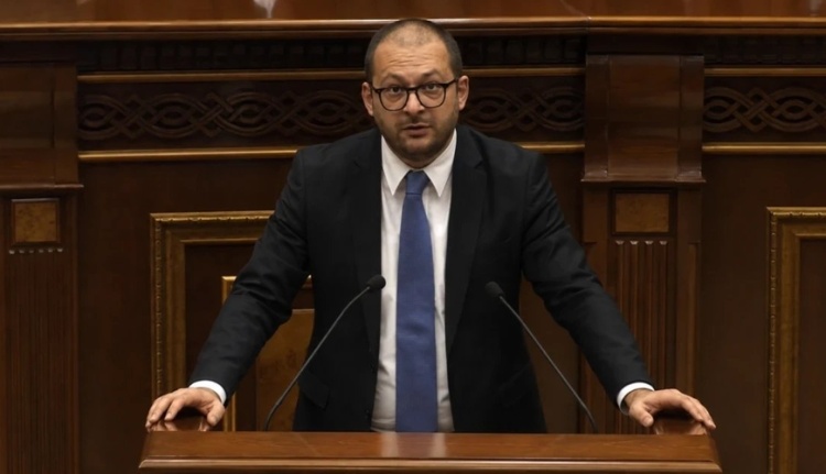 Ermənistan parlamentində əmlak qalmaqalı: Deputatlar bir-birini prokurorluq və məhkəmə ilə hədələdi