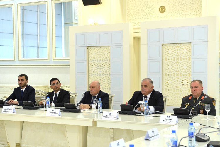 Müdafiə, təhlükəsizlik və korrupsiya ilə mübarizə komitəsinin iclası keçirilib